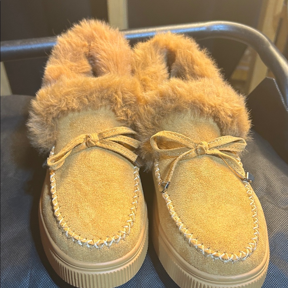 Cozy Tan Fur-Lined Women's Slippers